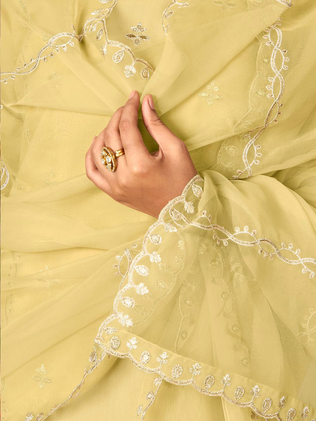 Women Ethnic Motifs Embroidered Regular Thread Work Kurta with Trousers & With Dupatta