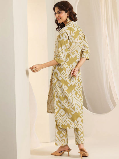 Women Printed Regular Kurta with Trousers