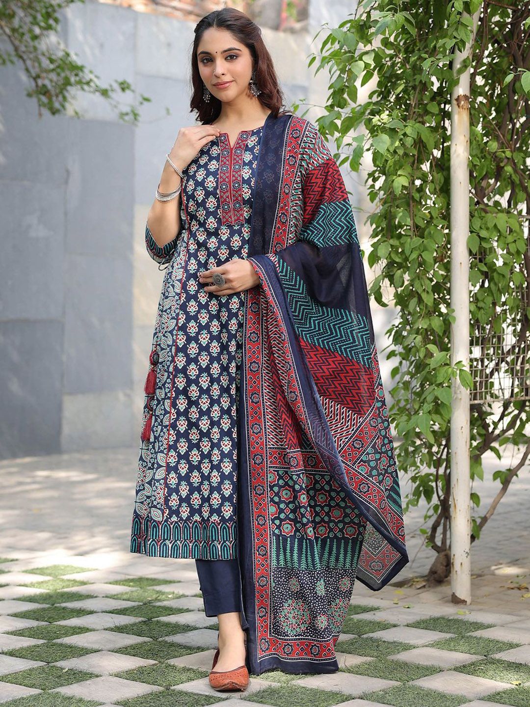 Dhiyona RR Women's Ethnic Motifs Printed Regular Beads and Stones Pure Cotton Kurta with Trousers & With