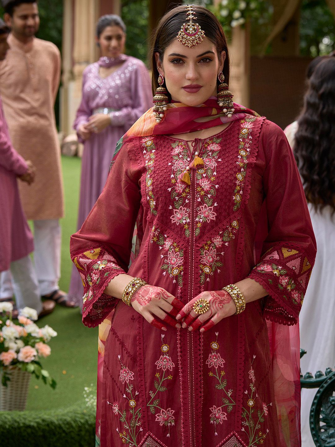 Women Floral Embroidered Regular Thread Work Kurta with Trousers & With Dupatta