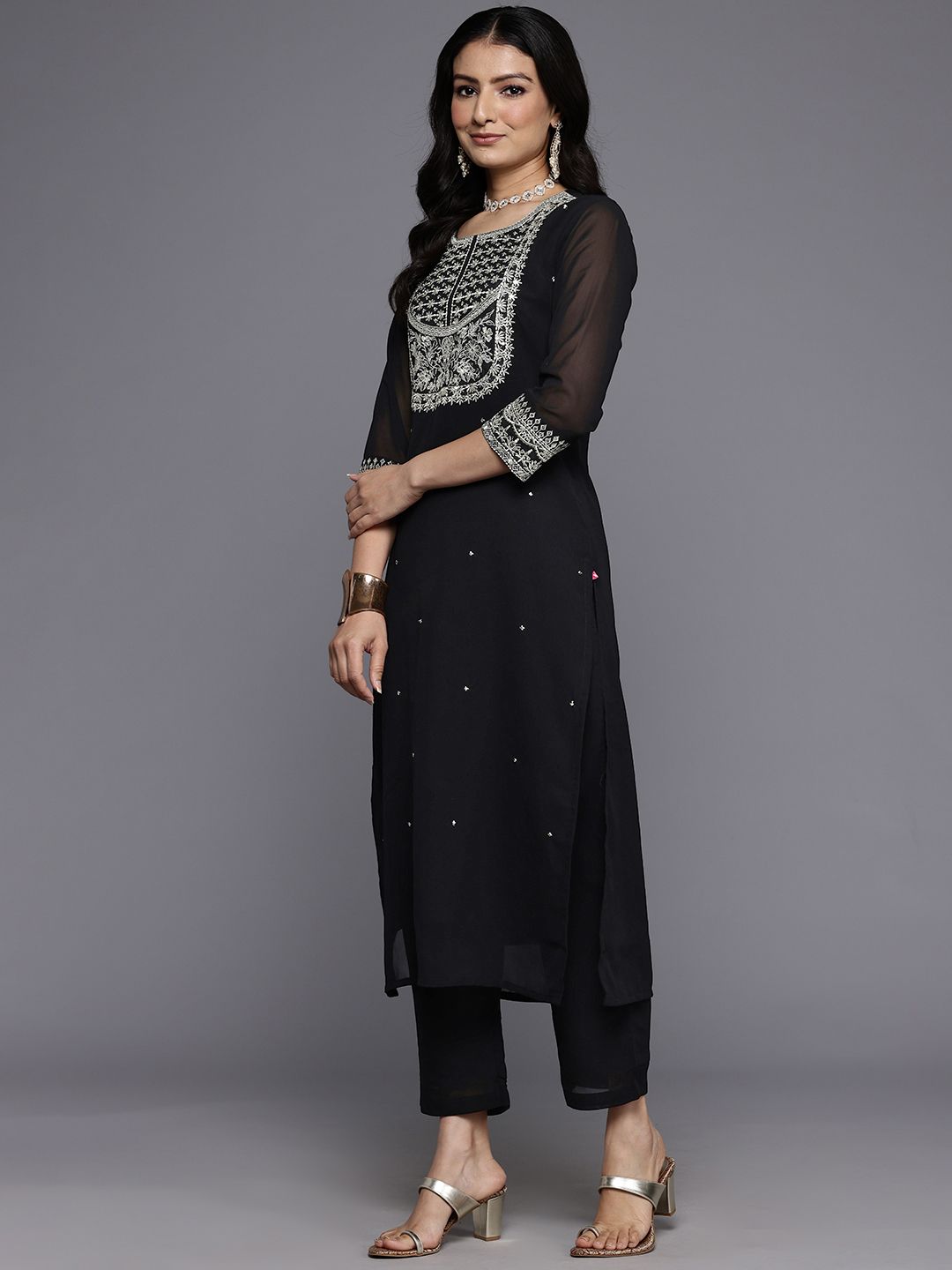 Dhiyona VA Women's Zari Embroidered Kurta Set