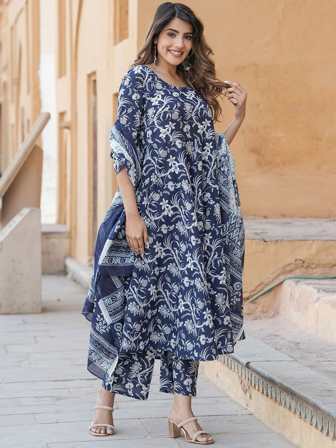 Dhiyona KL Women Floral Printed Regular Pure Cotton Kurta with Trousers & With Dupatta