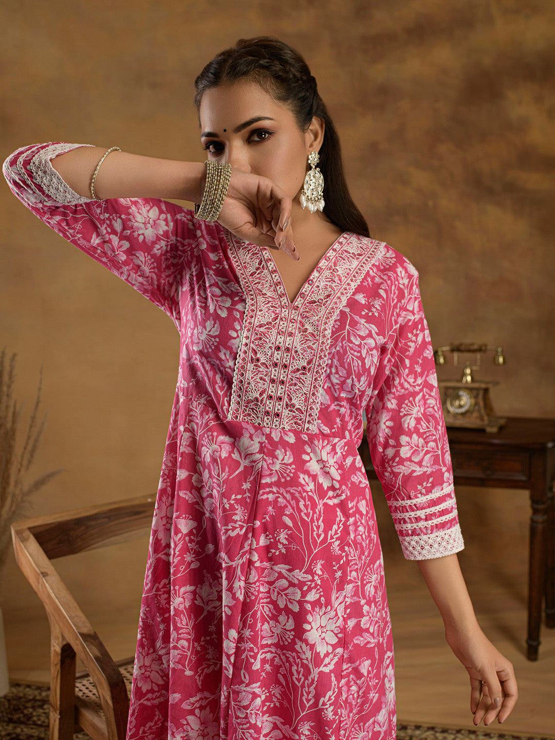 Women Floral Panelled Gotta Patti Pure Cotton Kurti with Trousers & With Dupatta