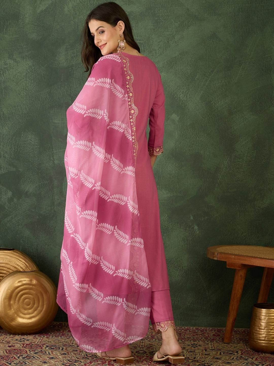 Dhiyona KL Women Pink Viscose Rayon Kurta Sets