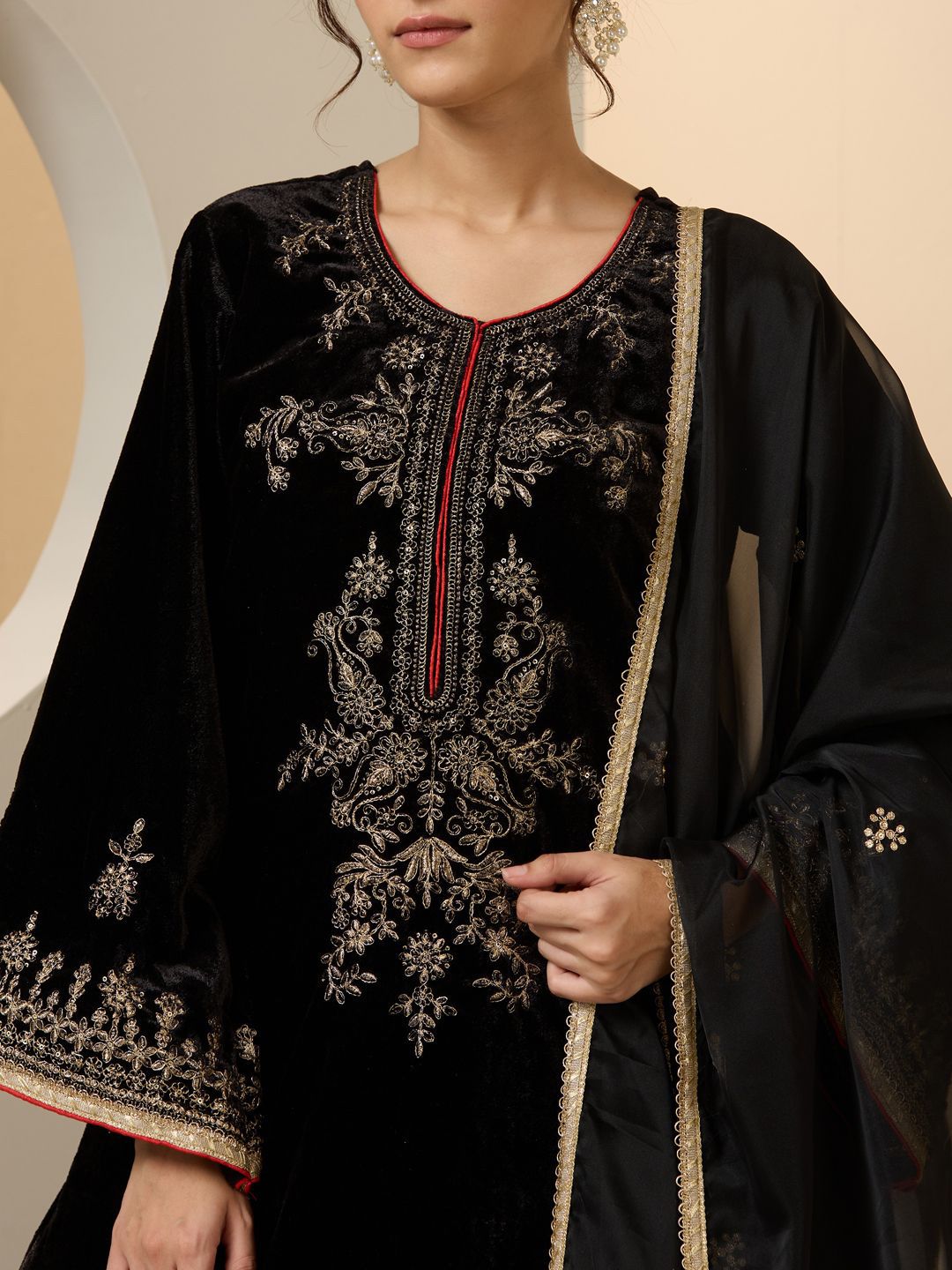 Dhiyona IS Women's Women Floral Embroidered Regular Thread Work Velvet Kurta with Trousers & With Dupatta