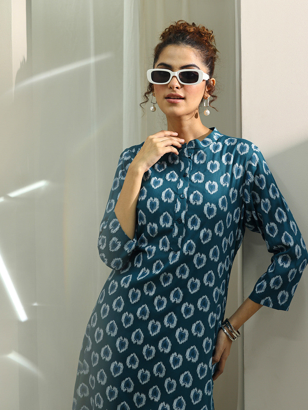 Women Printed Regular Kurta with Trousers