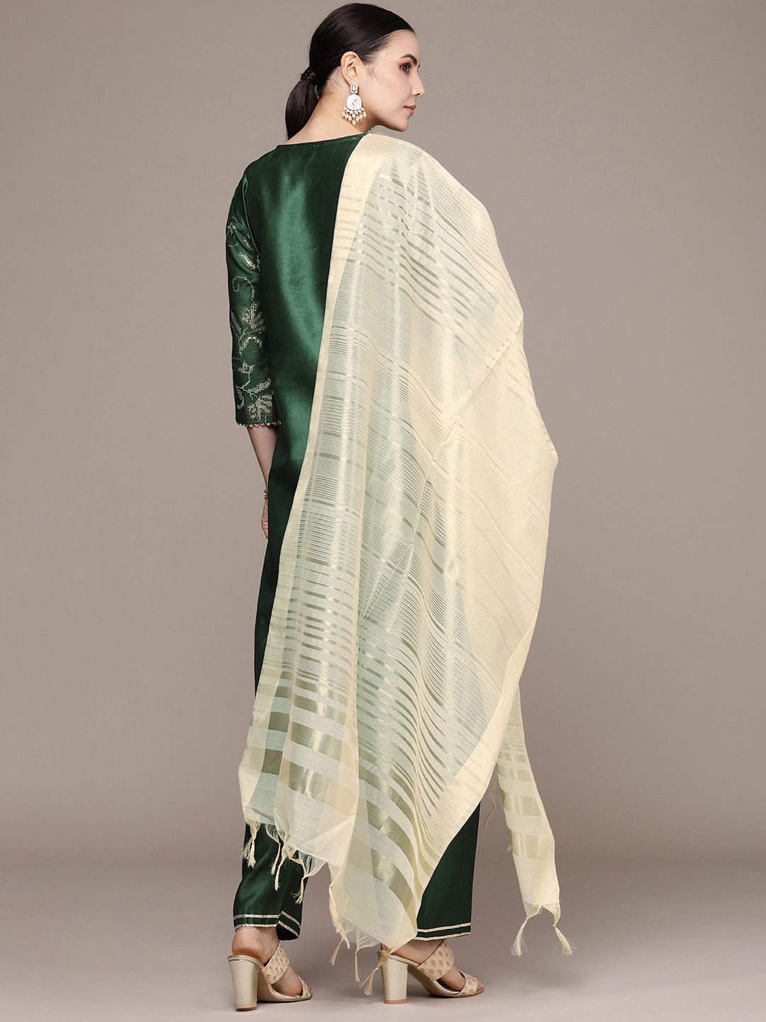 Dhiyona AN Women Floral Printed Regular Chanderi Silk Kurta with Sharara & With Dupatta