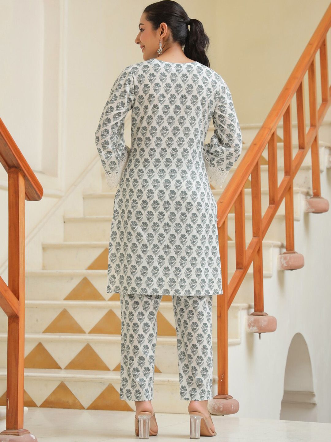 Dhiyona RR Women's Floral Printed Keyhole Neck Pure Cotton Straight Kurta & Trouser Set