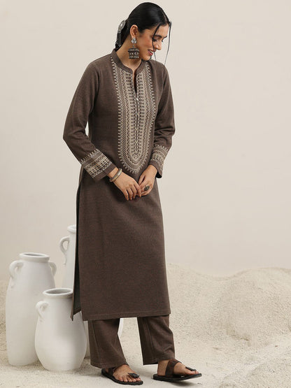 Women Floral Printed Mandarin Collar Straight Kurta with Trousers & Dupatta