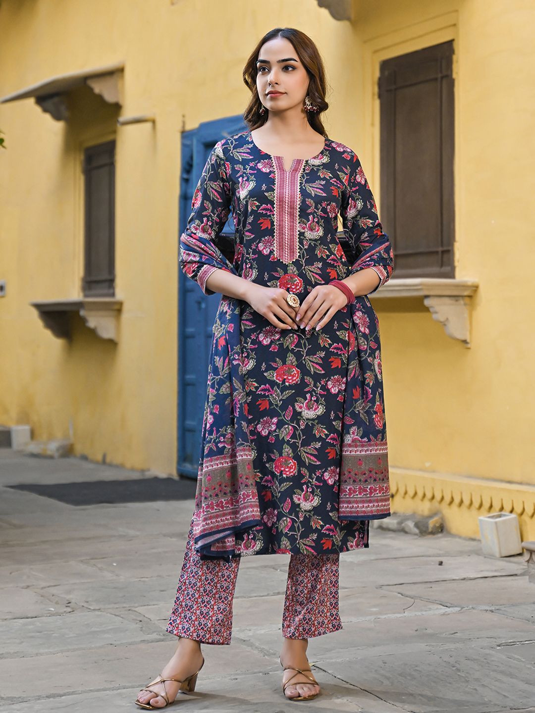 Dhiyona KL Floral Printed Regular Cotton Blend Kurta with Trousers With Dupatta