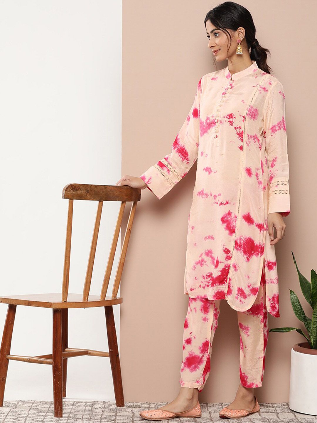 Dhiyona KL Abstract Printed Mandarin Collar Straight Kurta & Trouser With Dupatta