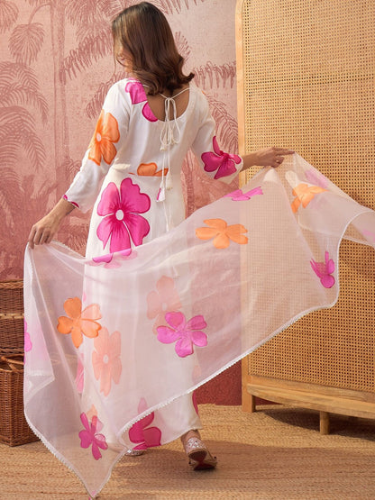 Printed Round Neck Kurta & Trousers With Dupatta