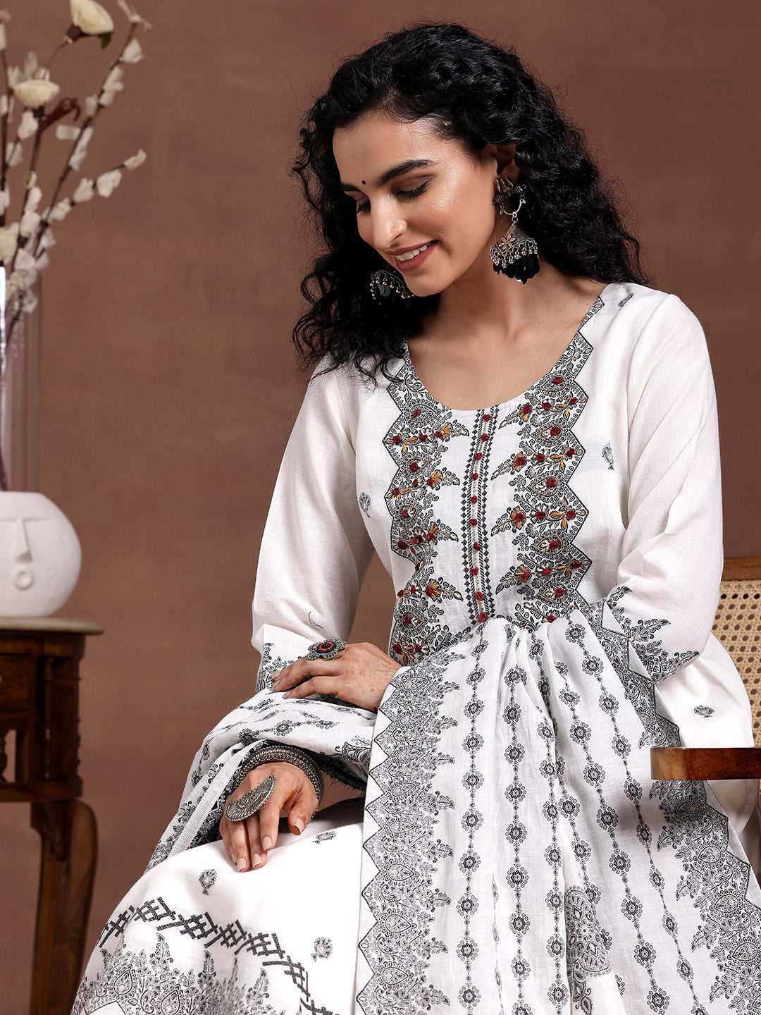 Women Ethnic Motifs Embroidered Regular Thread Work Linen Kurta with Trousers & With Dupatta