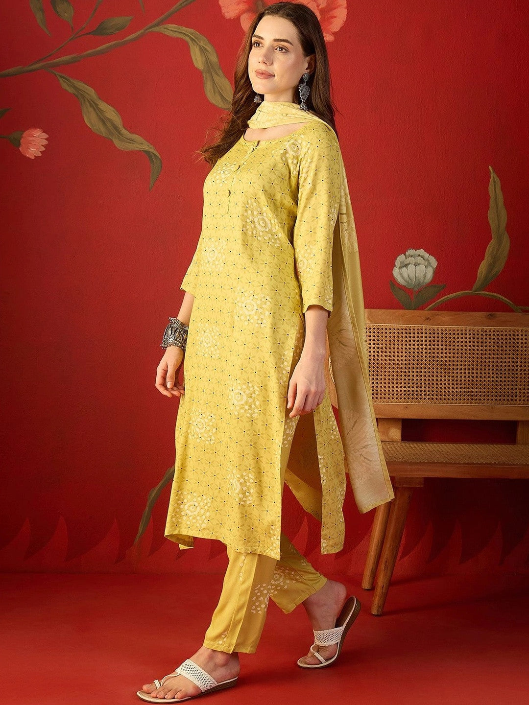 Women Ethnic Motifs Printed Regular Kurta with Trousers & With Dupatta