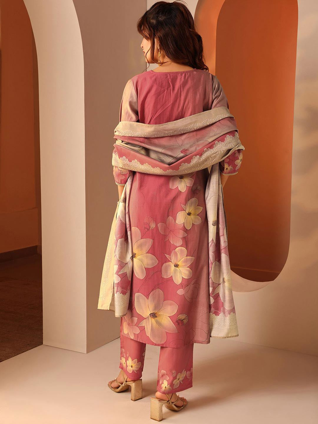 Women Floral Printed Kurta with Trousers & Dupatta