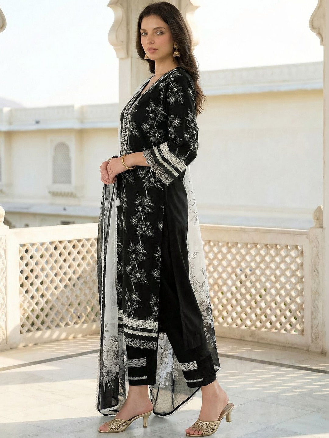 Women Floral Actual Embroidery Regular Thread Work Pure Cotton Kurta Set