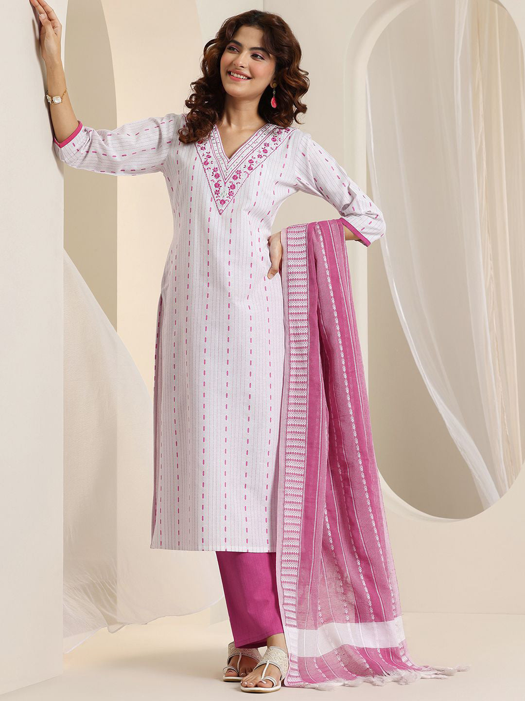 Women Ethnic Motifs Printed Kurta with Trousers & Dupatta