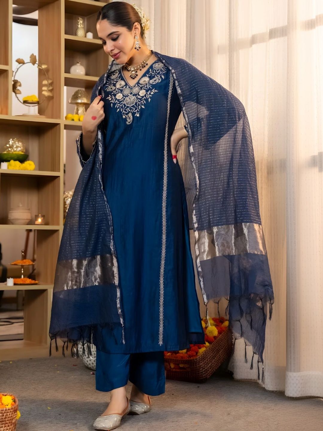 Dhiyona KL Women Ethnic Motifs Embroidered Regular Thread Work Kurta with Palazzos & With Dupatta