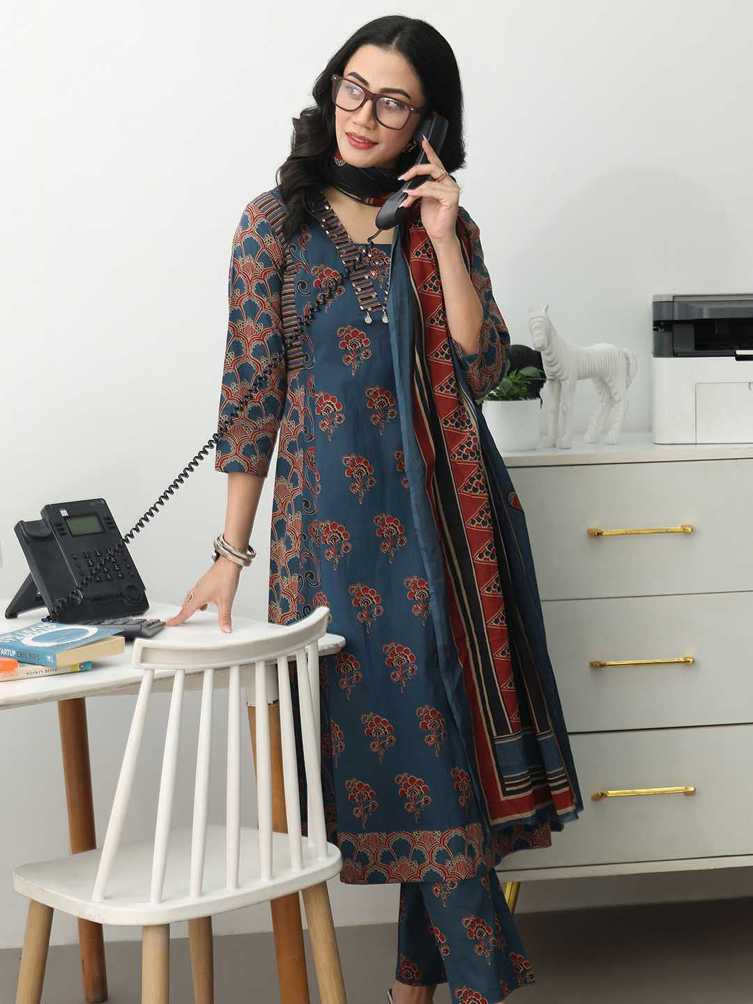 Women Ethnic Motifs Printed Regular Cotton Blend Kurta with Trousers & With Dupatta