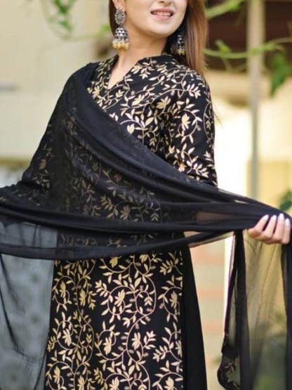 Dhiyona KL Women Floral Printed Regular Pure Cotton Kurta with Sharara & With Dupatta