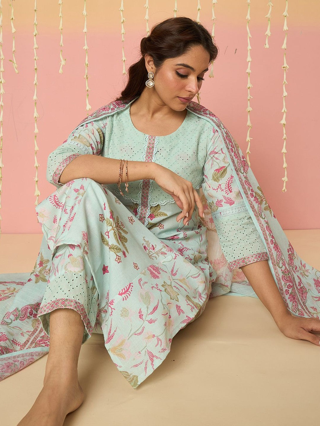Women Floral Printed Regular Thread Work Kurta with Trousers & With Dupatta