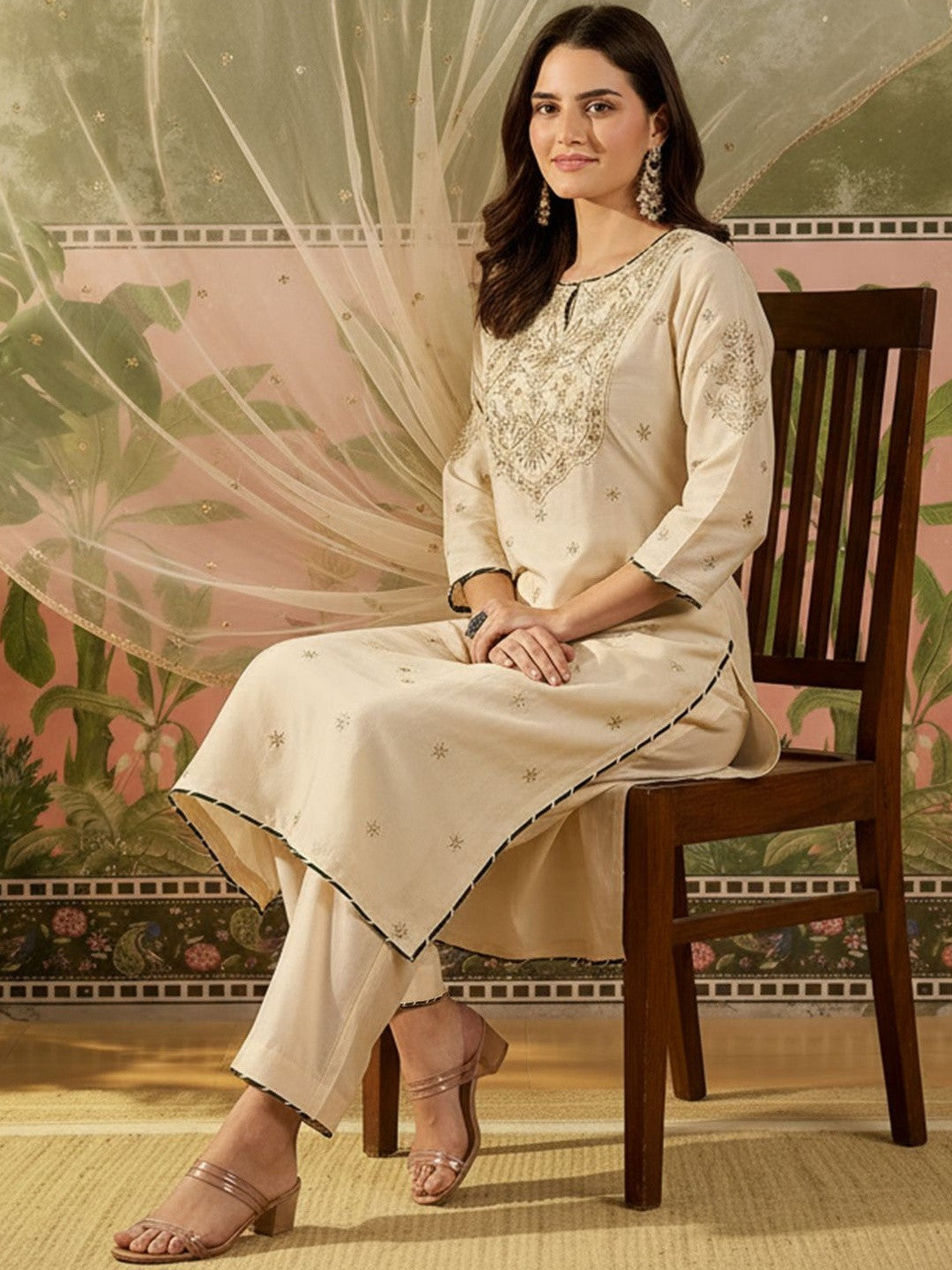 Dhiyona SN Embroidered Round Neck Kurta & Trousers With Dupatta