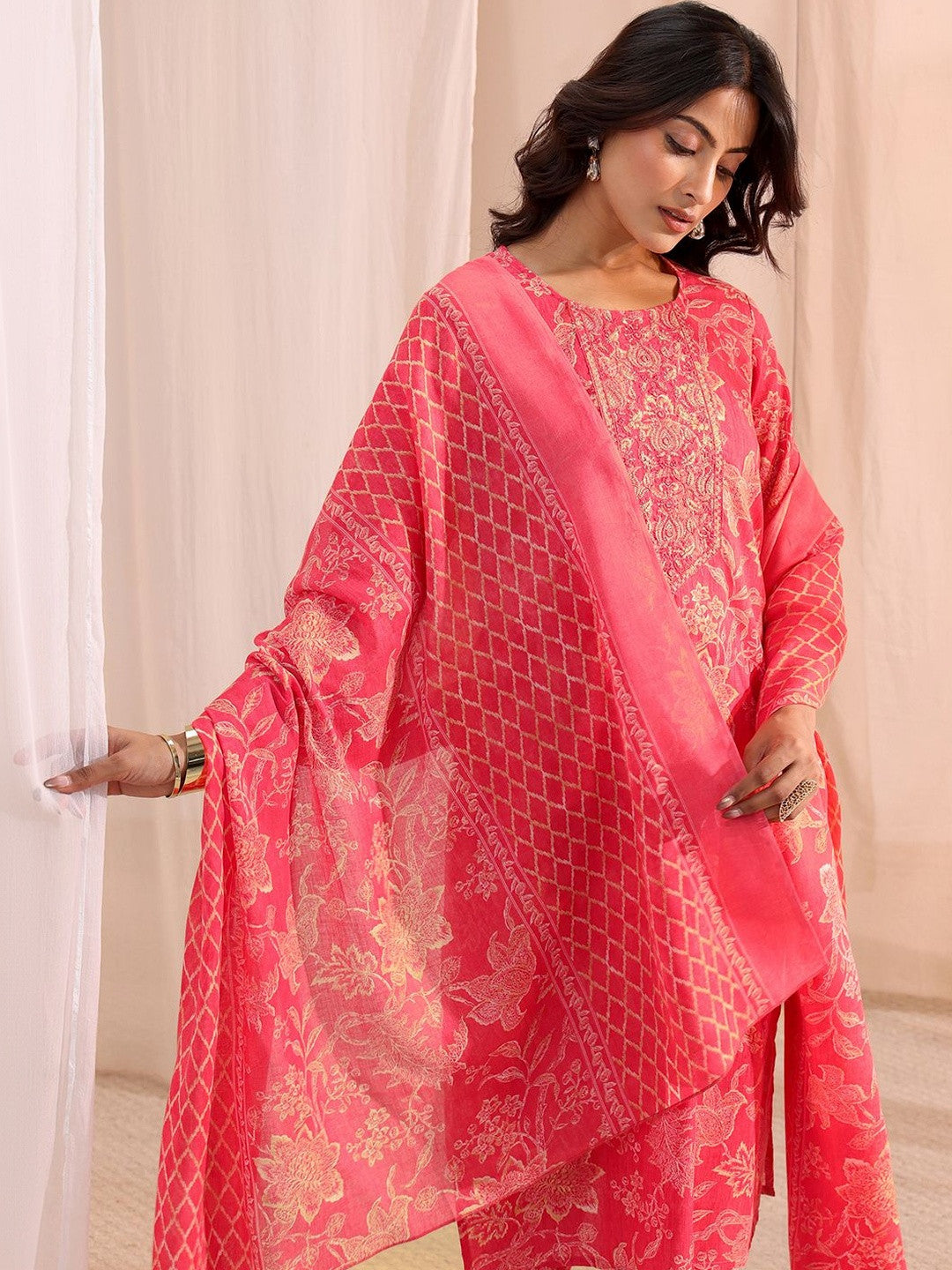 Women Floral Printed Regular Kurta with Trousers & With Dupatta