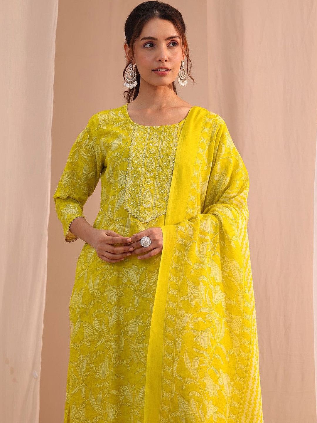 Women Floral Printed Regular Thread Work Kurta with Trousers & With Dupatta