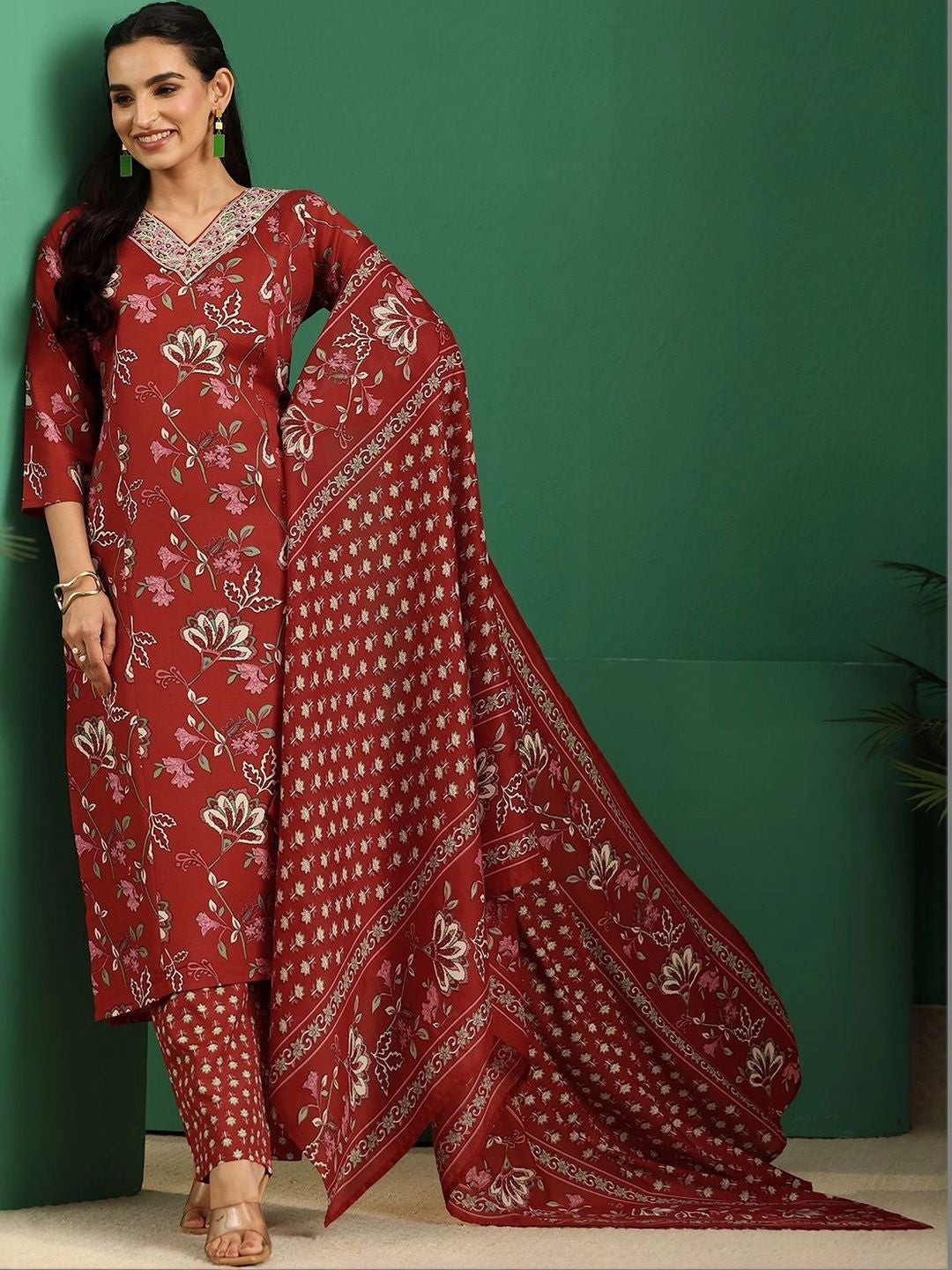 Women Floral Printed Regular Thread Work Kurta with Trousers & With Dupatta