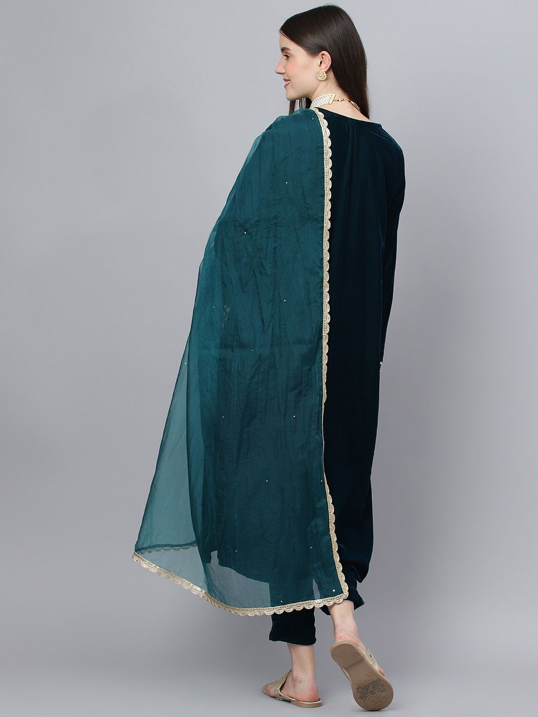 Dhiyona KL Floral Yoke Design Regular Gotta Patti Velvet Kurta With Trousers & Dupatta