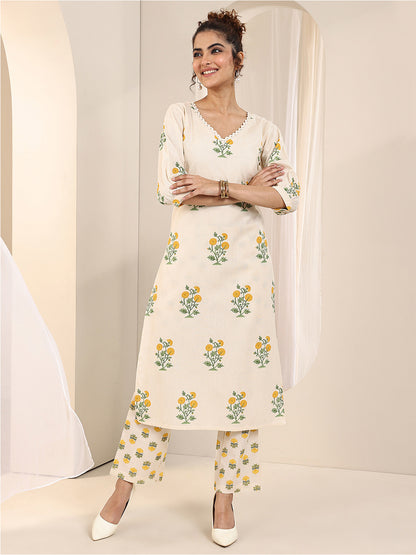 Women Floral Printed Regular Kurta with Trousers