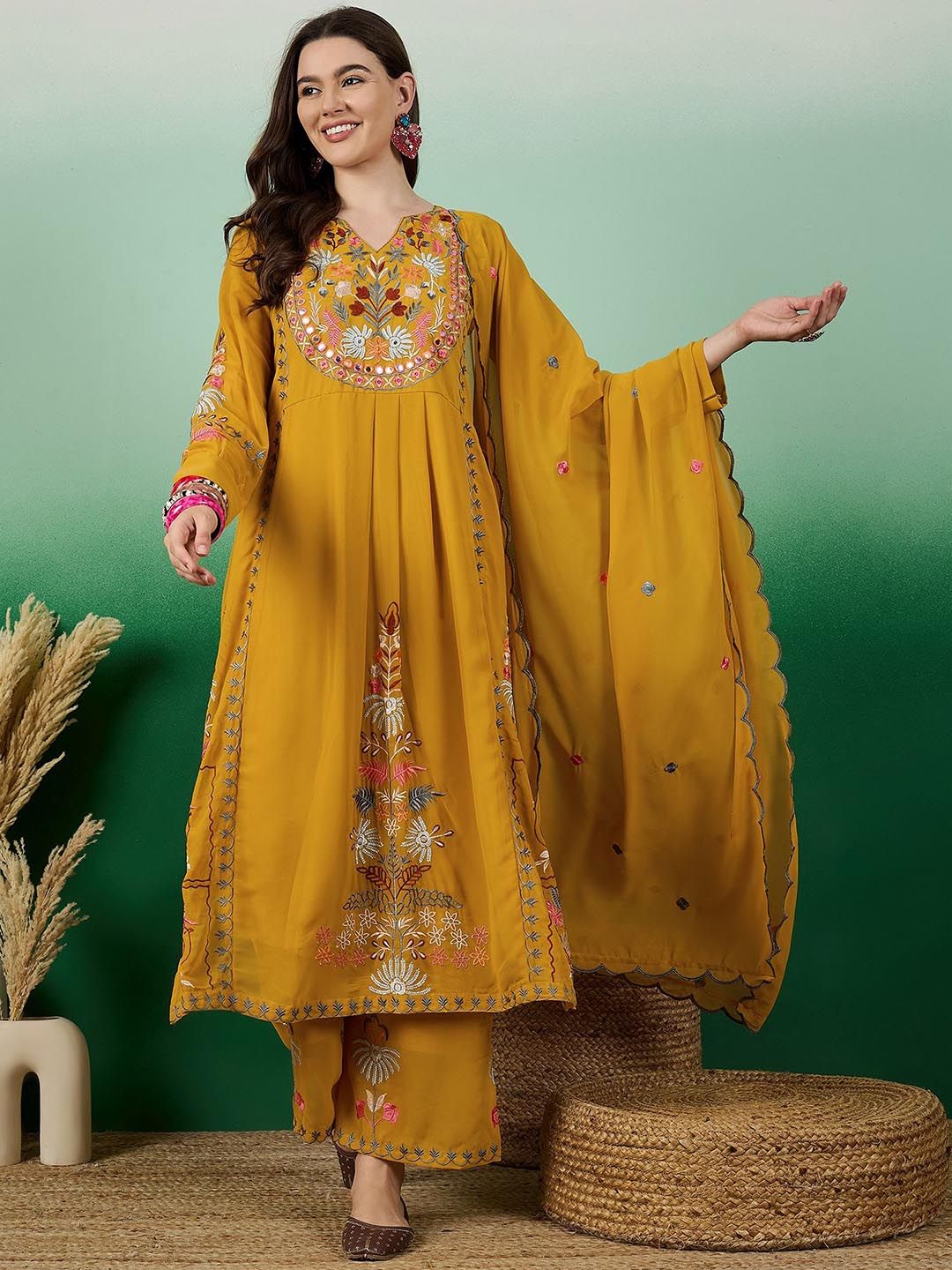 Dhiyona KL Floral Embroidered V-Neck Cuffed Sleeves Thread Work Kurta ,Palazzos & Dupatta