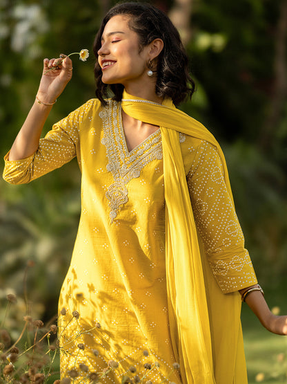 Women Bandhani Printed Regular Kurta with Trousers & With Dupatta