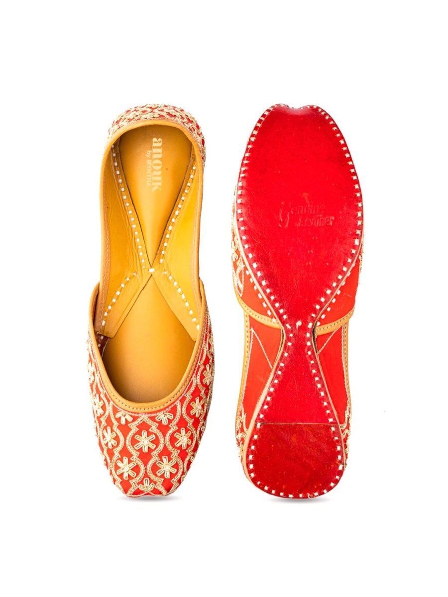 Dhiyona AK Red And Gold-Toned Embroidered Ethnic Mojaris