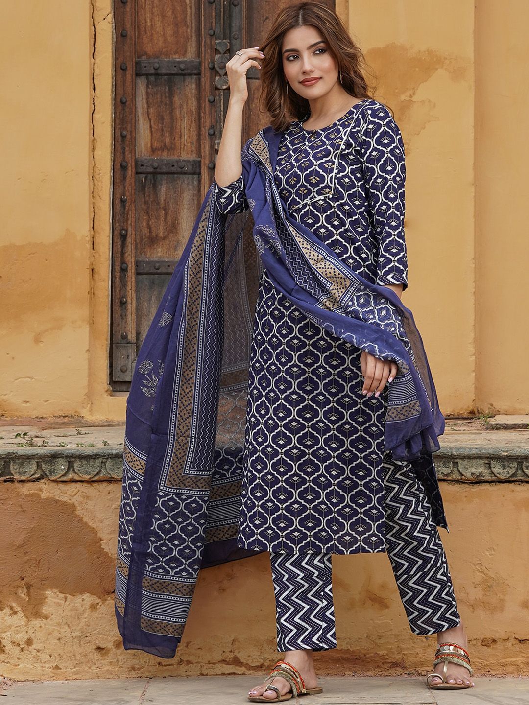 Dhiyona KL Ethnic Motifs Printed Straight Kurta With Trouser & Dupatta