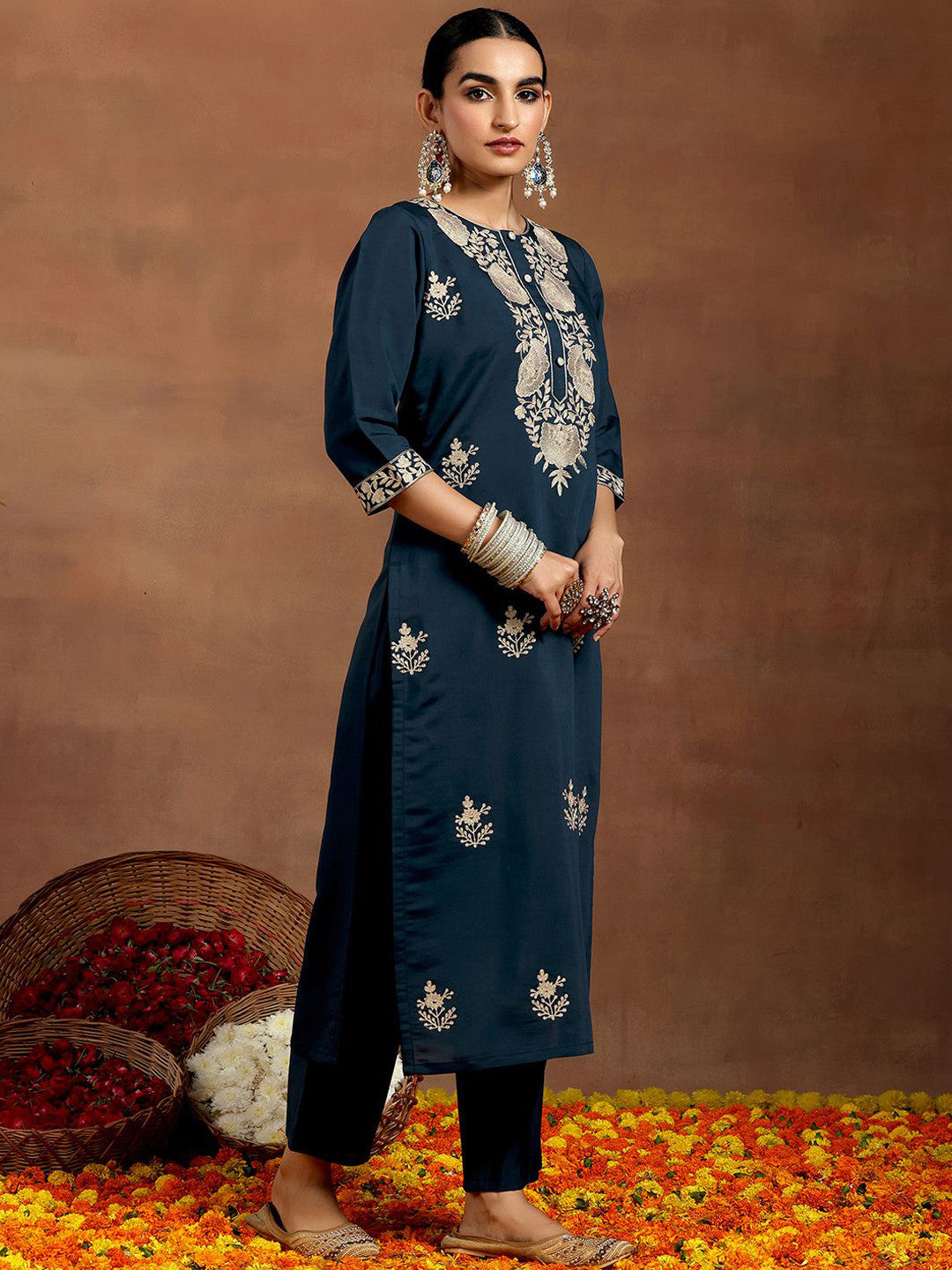 Women Floral Yoke Design Regular Republic Day Kurta with Trousers & With Dupatta