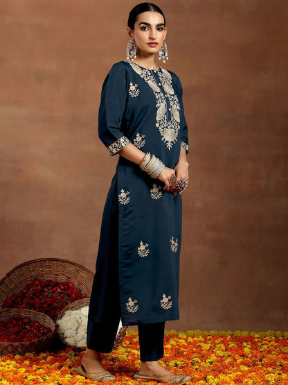 Women Floral Yoke Design Regular Republic Day Kurta with Trousers & With Dupatta