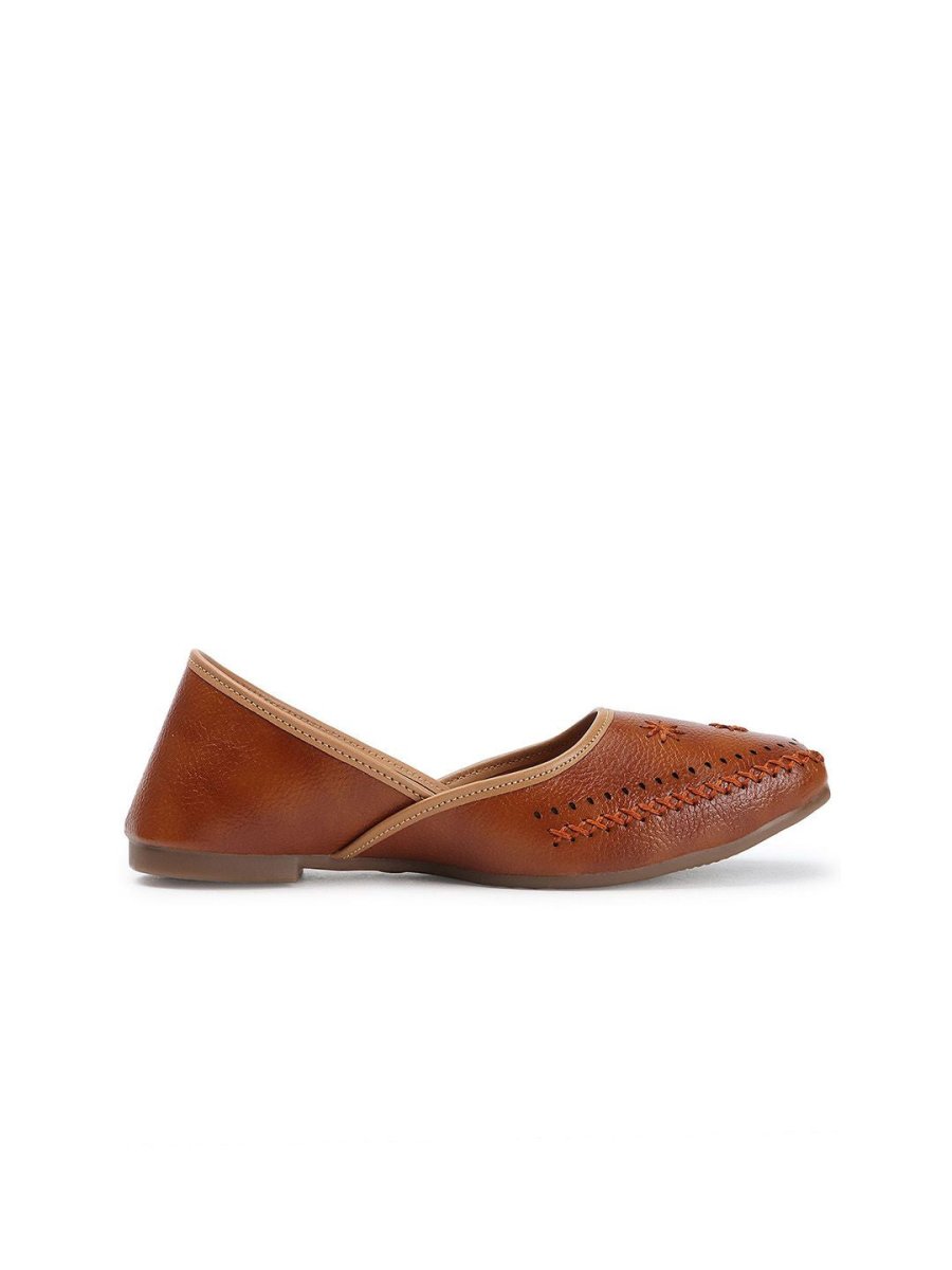 Dhiyona AK Women Embellished Ballerinas