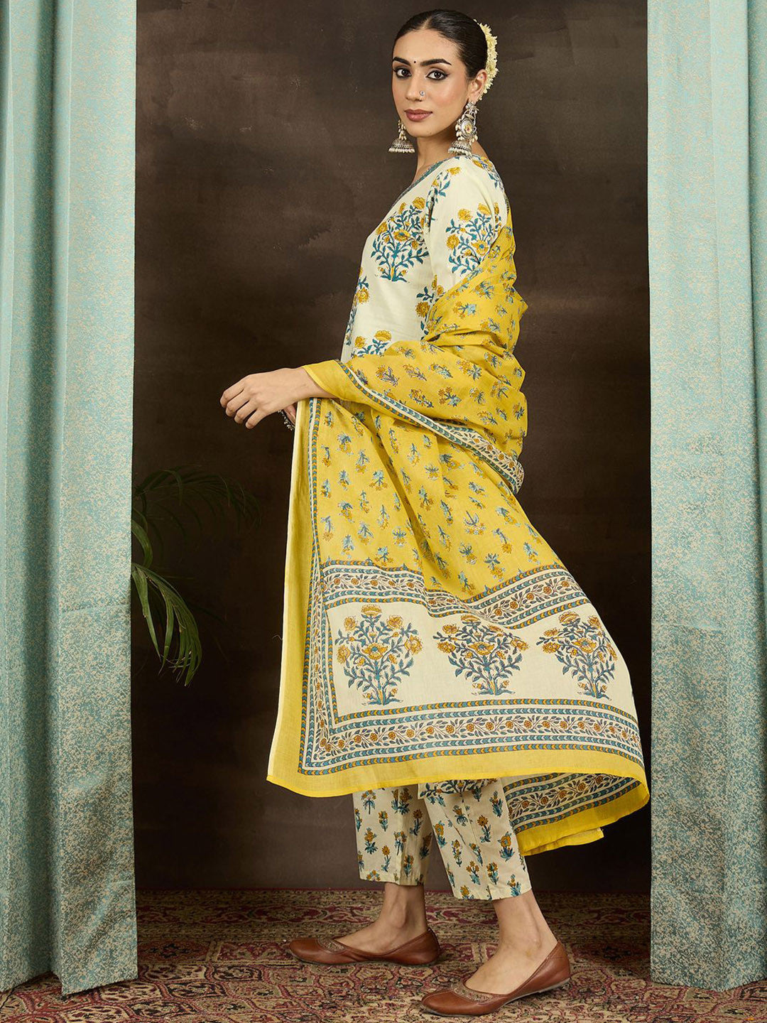 Women Floral Printed Cotton Kurta with Pyjama & Dupatta
