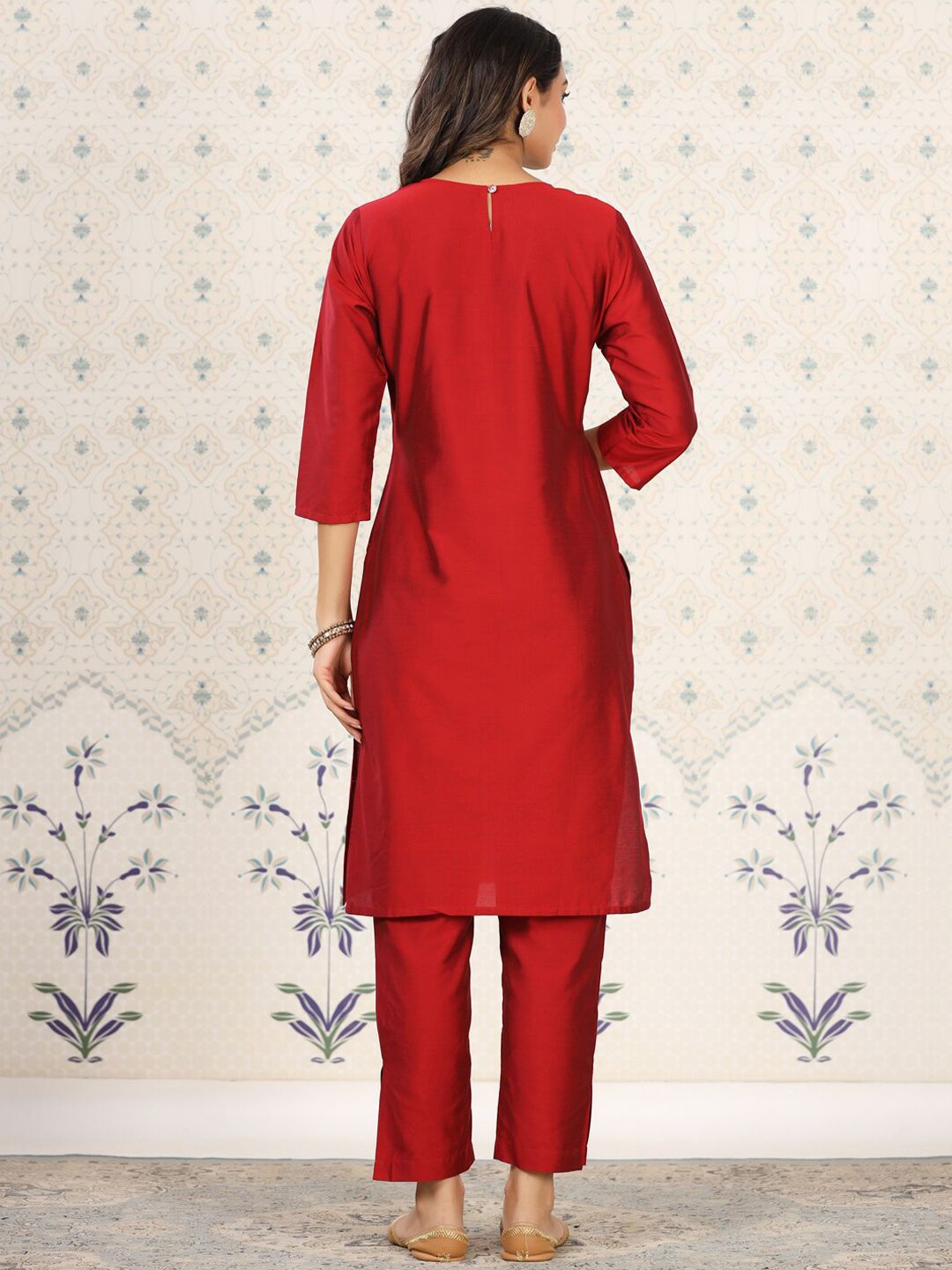 Dhiyona OD  Floral Embroidered Kurta