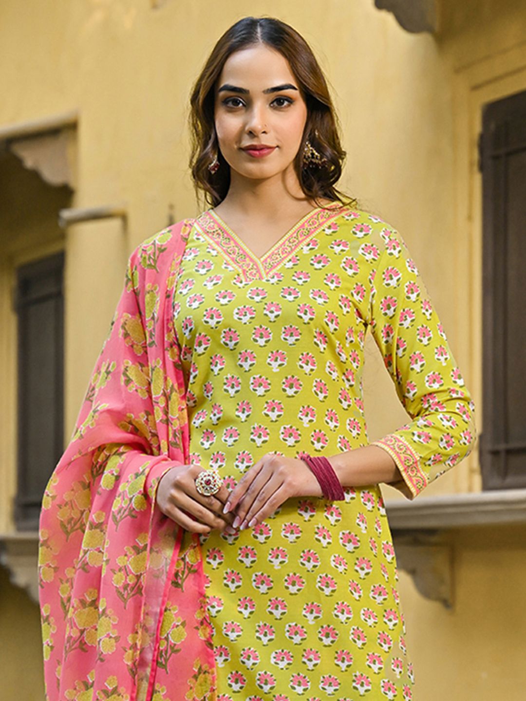 Dhiyona KL Floral Printed Straight Kurta with Trousers & Dupatta