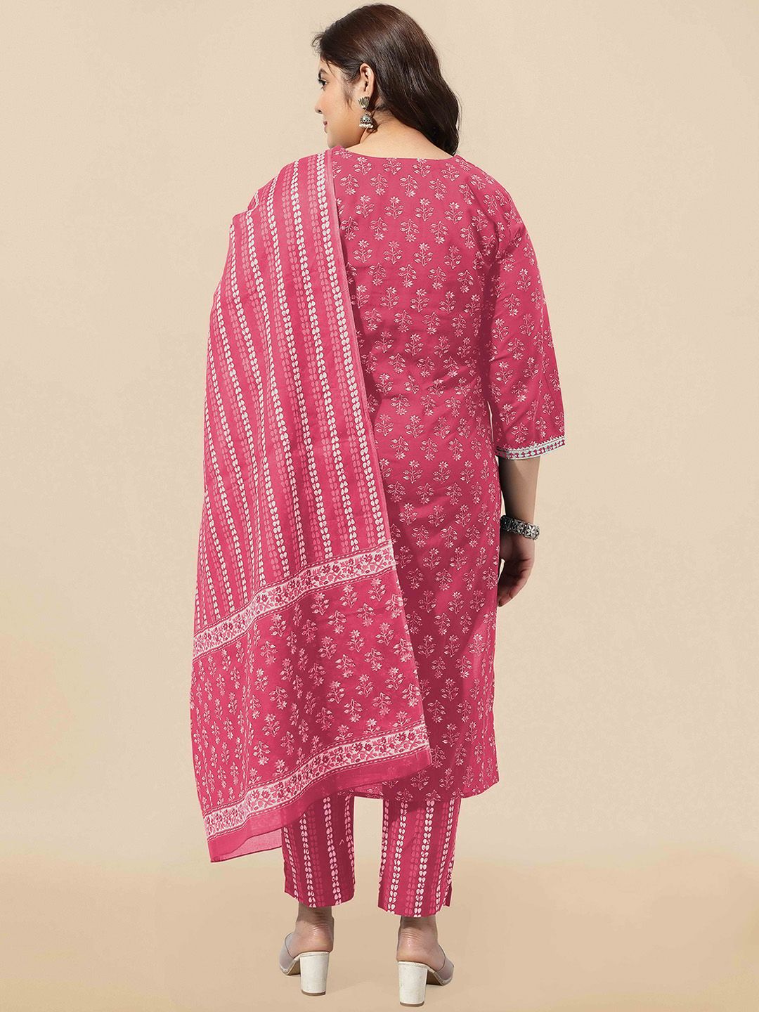Dhiyona KL PLus Size Floral Printed Regular Gotta Patti Pure Cotton Kurta Set & Dupatta