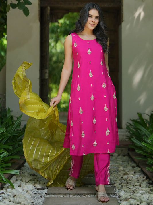 Women Floral Embroidered Regular Kurta with Trousers & With Dupatta