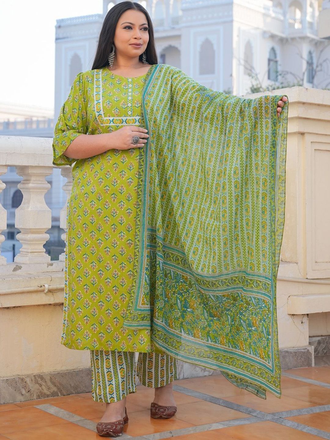 Dhiyona KL Women Floral Printed Regular Kurta with Trousers & With Dupatta