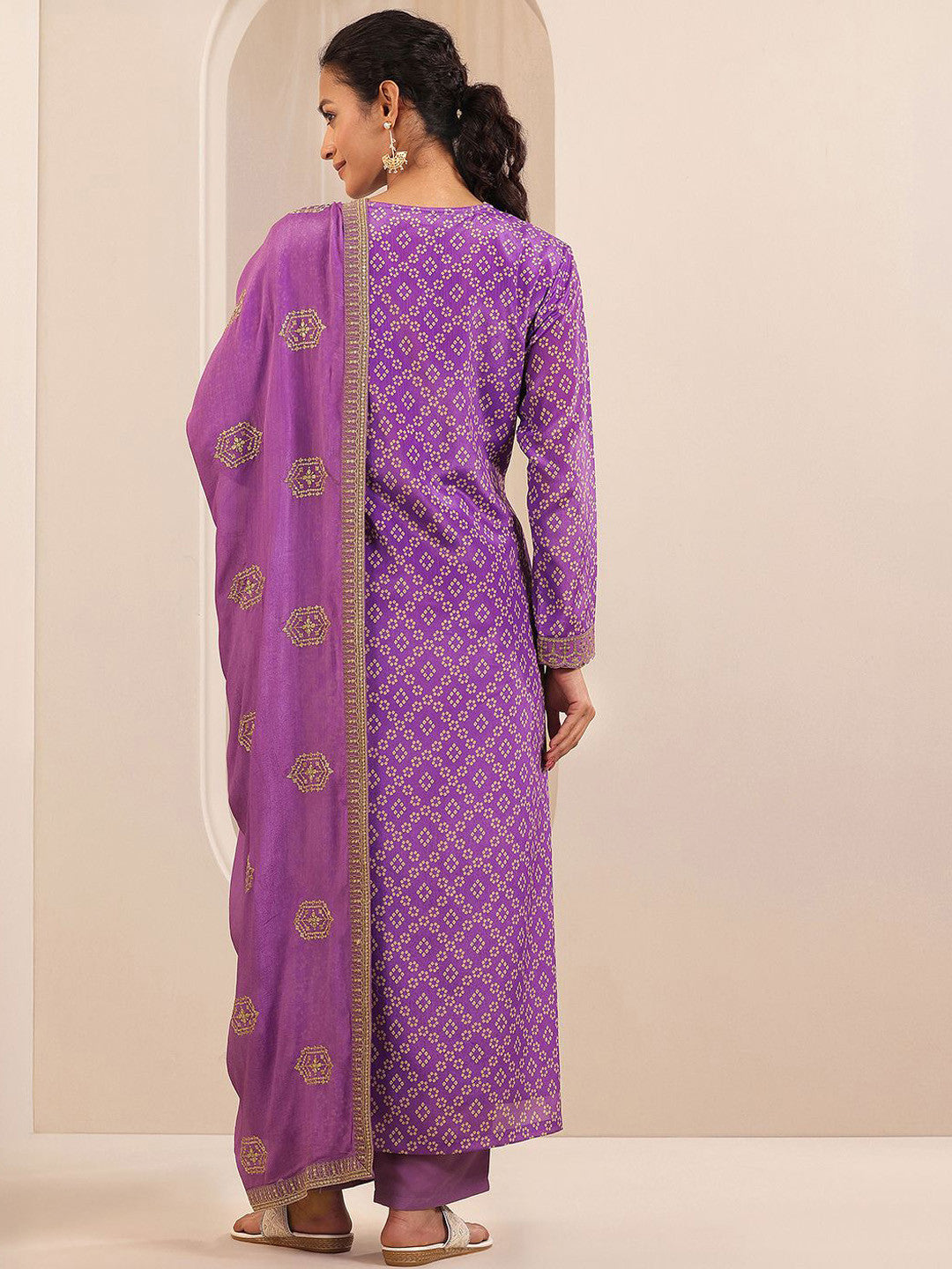 Women Bandhani Printed Regular Kurta with Trousers & With Dupatta