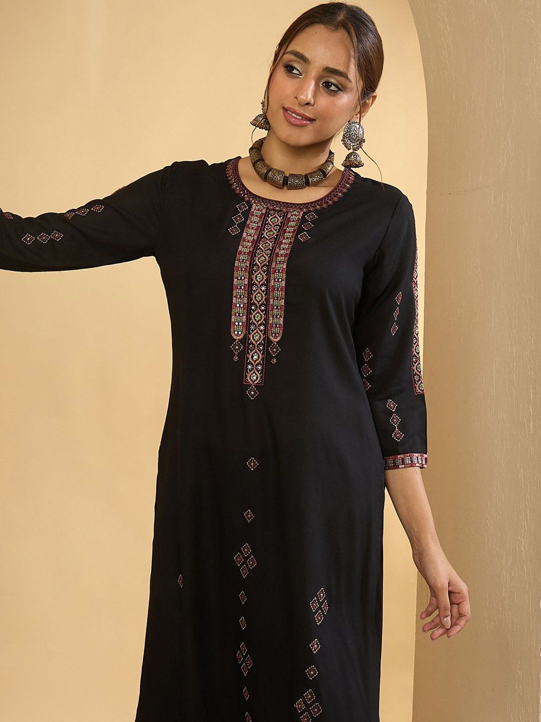 Dhiyona IE Women Ethnic Motifs Embroidered Regular Thread Work Kurta Sets