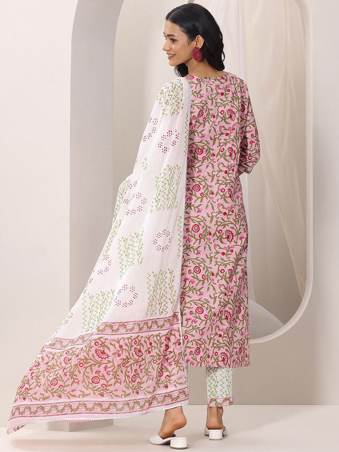 Floral Printed Straight Kurta With Trousers & Dupatta