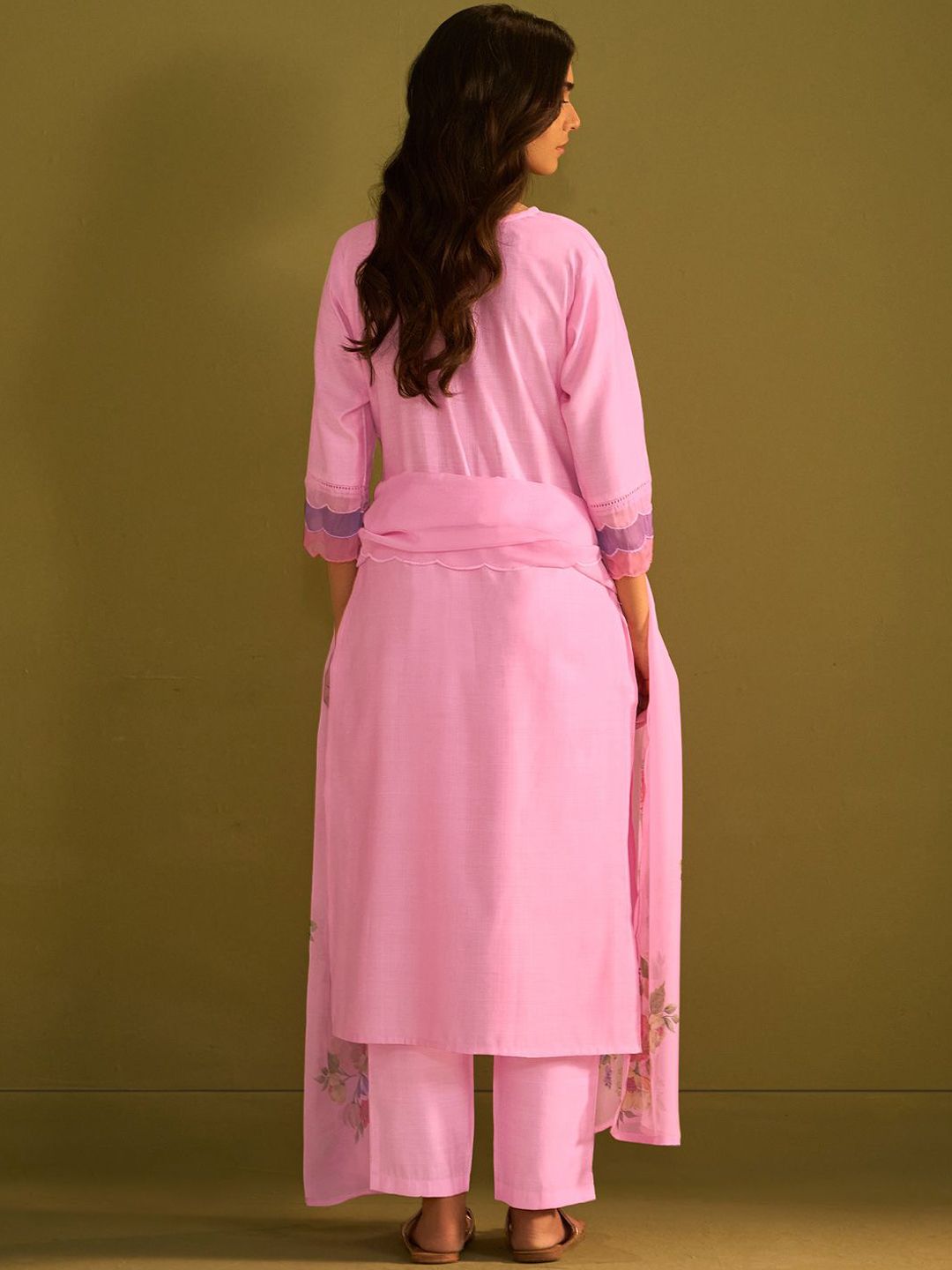 Women Floral Embroidered Regular Thread Work Kurta with Trousers & With Dupatta