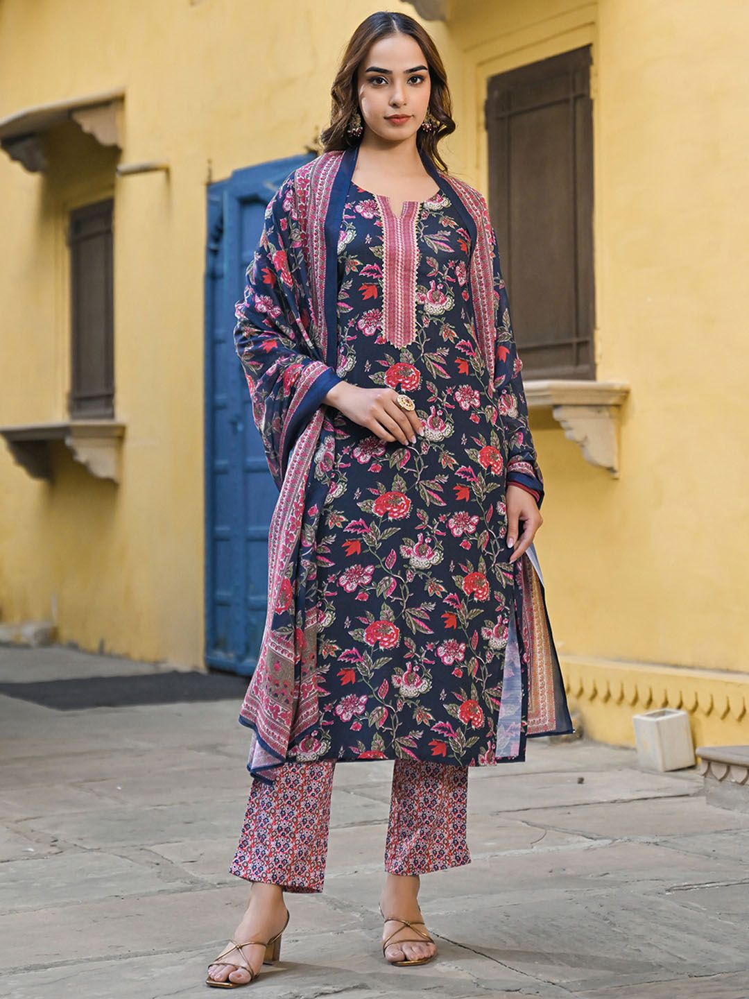 Dhiyona KL Floral Printed Regular Cotton Blend Kurta with Trousers With Dupatta