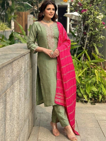 Floral Embroidered V-Neck Thread Work Kurta With Trousers & Dupatta